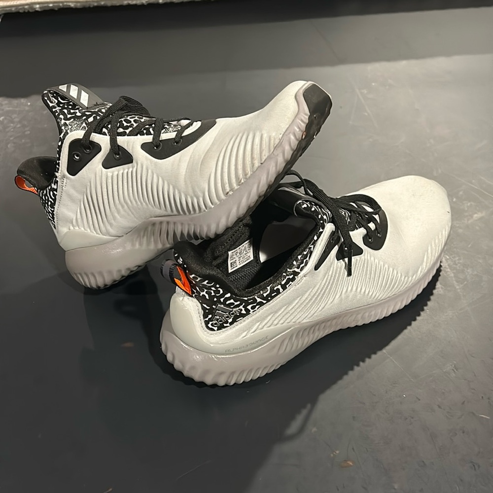 Men’s Adidas Sneakers Size 7.5. Like New condition, worn once. Grey